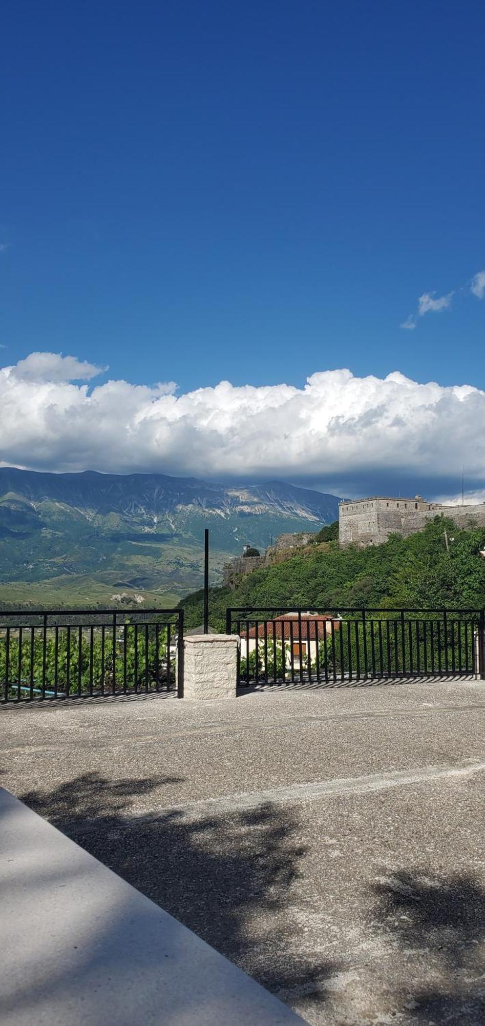 Latifi Guesthouse Gjirokastra Kültér fotó